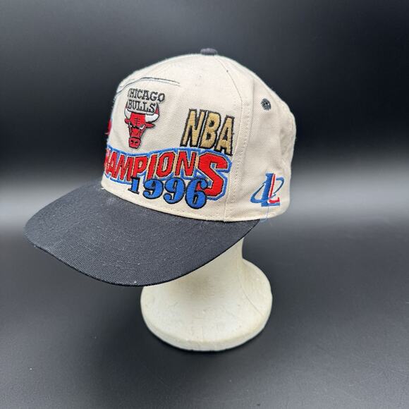 Vintage Chicago Bulls NBA 1996 Champions Logo Athletic Locker Room Snapback Hat - Picture 4 of 12